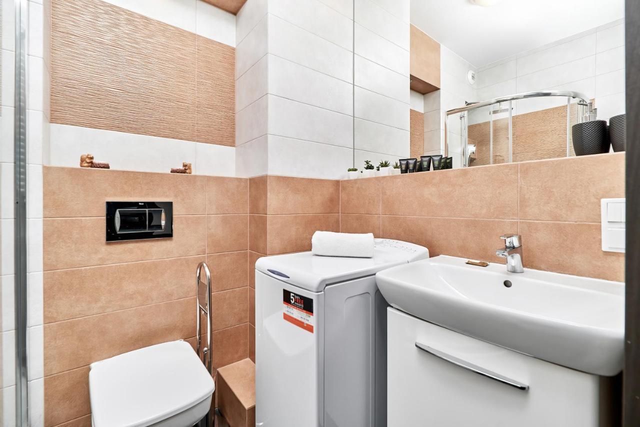 Apartment Wroclaw Sikorskiego With Free Garage By Renters Prestige Esterno foto